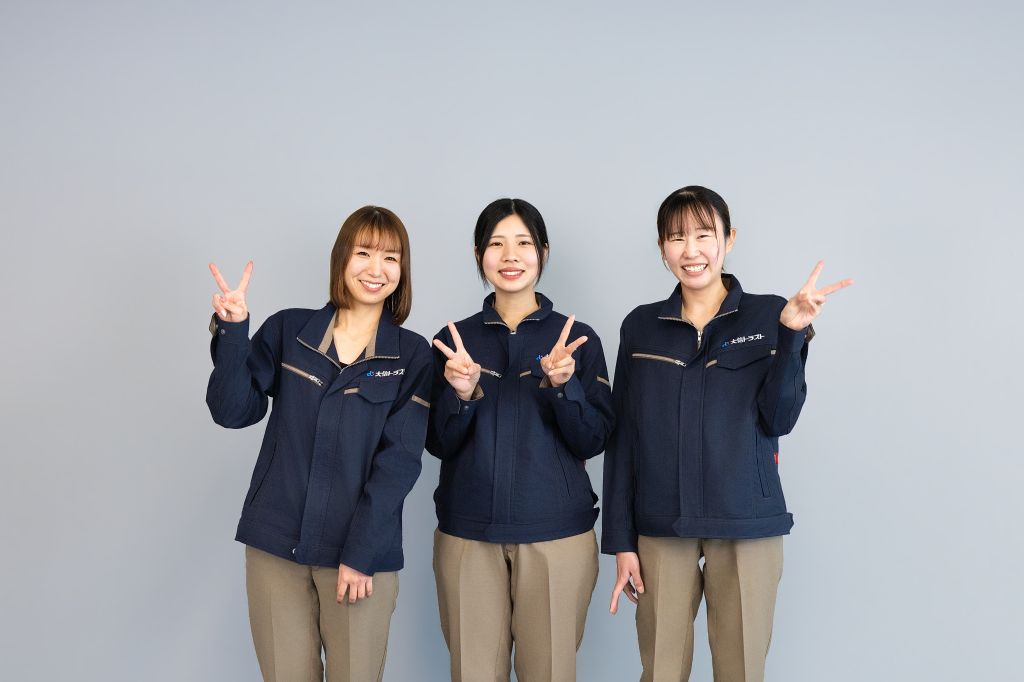女性社員3名